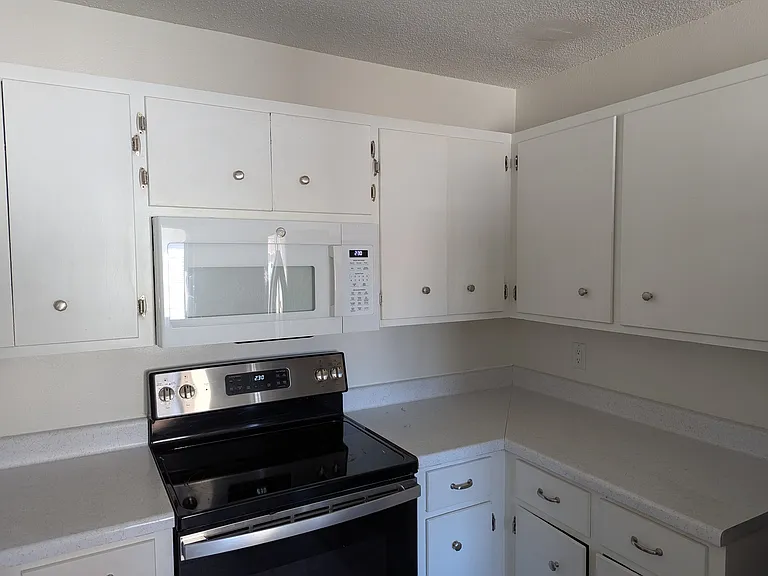 950 5th Ave W #D — Photo 7