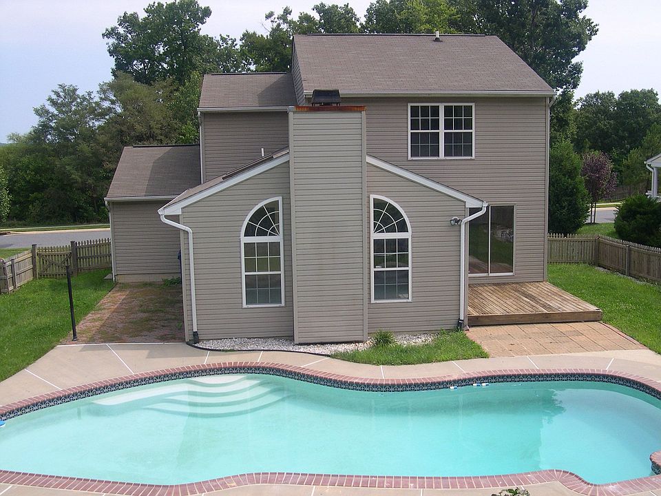 2nd image of 3211 Fieldcrest Way