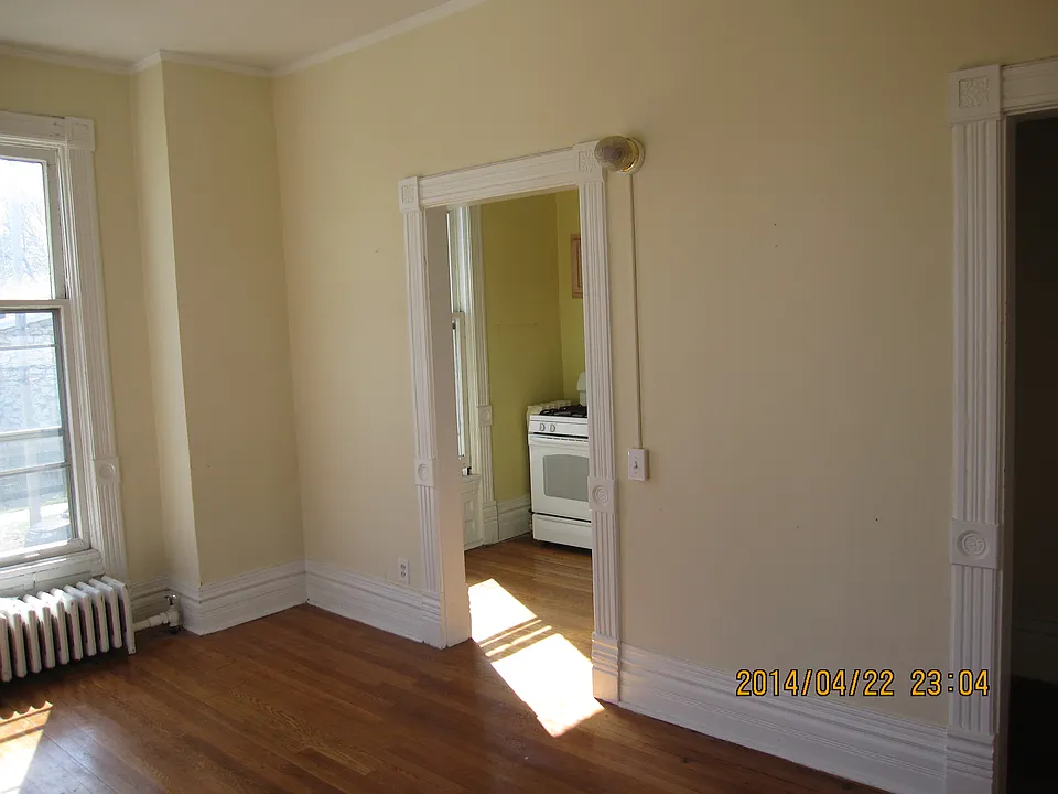 317 Prospect Ave NE #3