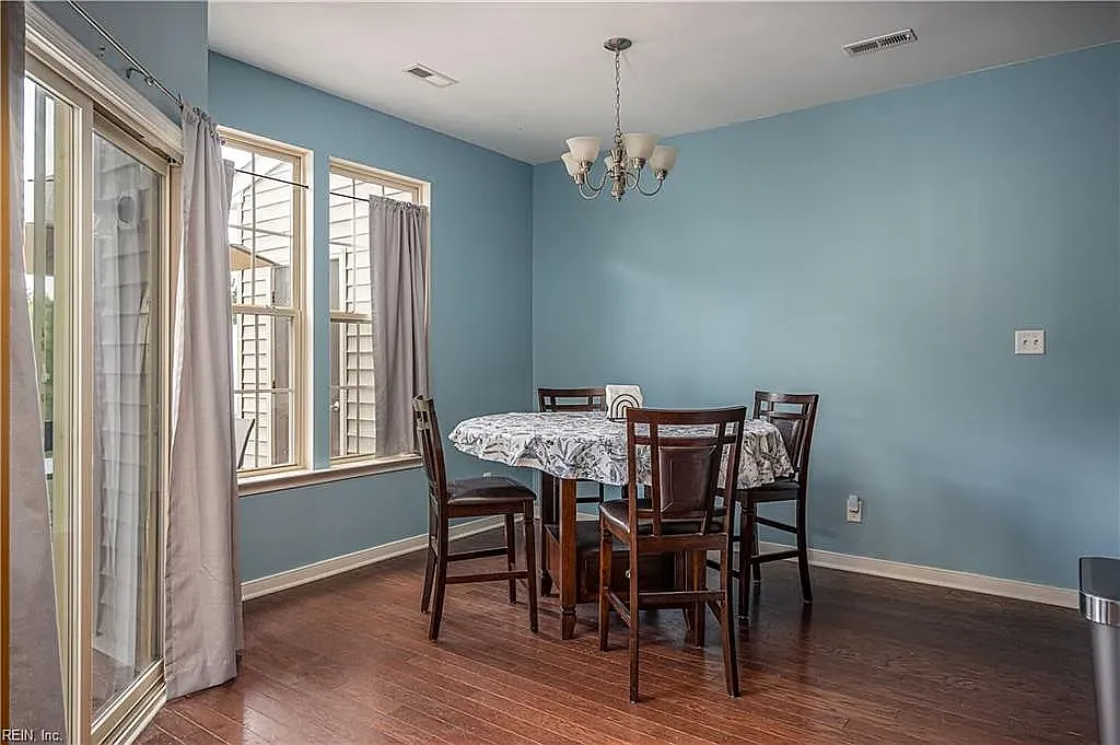 3 bed, 2.5 bath, 1730 sqft, $2,300 — Photo 1