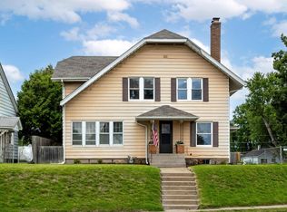 3154 Rockingham Rd, Davenport, IA 52802