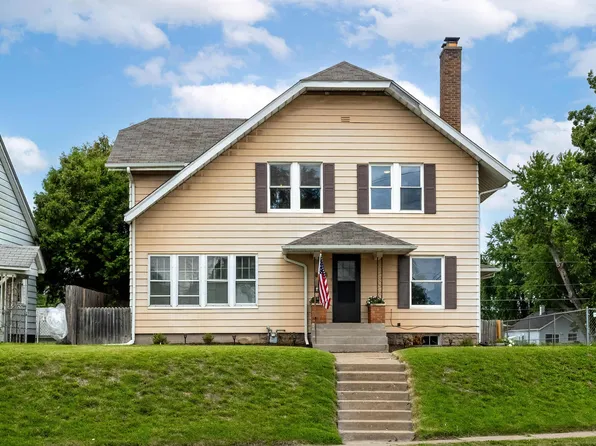 3154 Rockingham Rd, Davenport, IA 52802