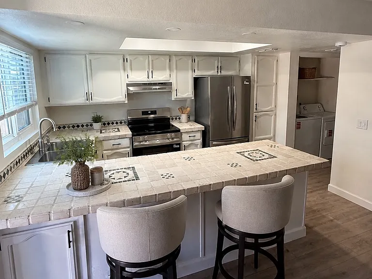 170 E Guadalupe Rd #10 — Photo 5
