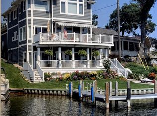 811 Pine Tree Rd W, Lake Orion, MI 48362