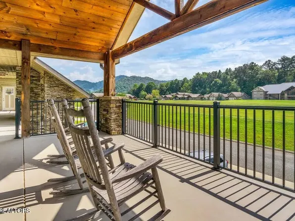 326 Shooting Star Loop Unit 203, Townsend, TN 37882