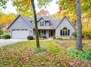 27012 Sherwood Forest Dr, Waterford, WI 53185