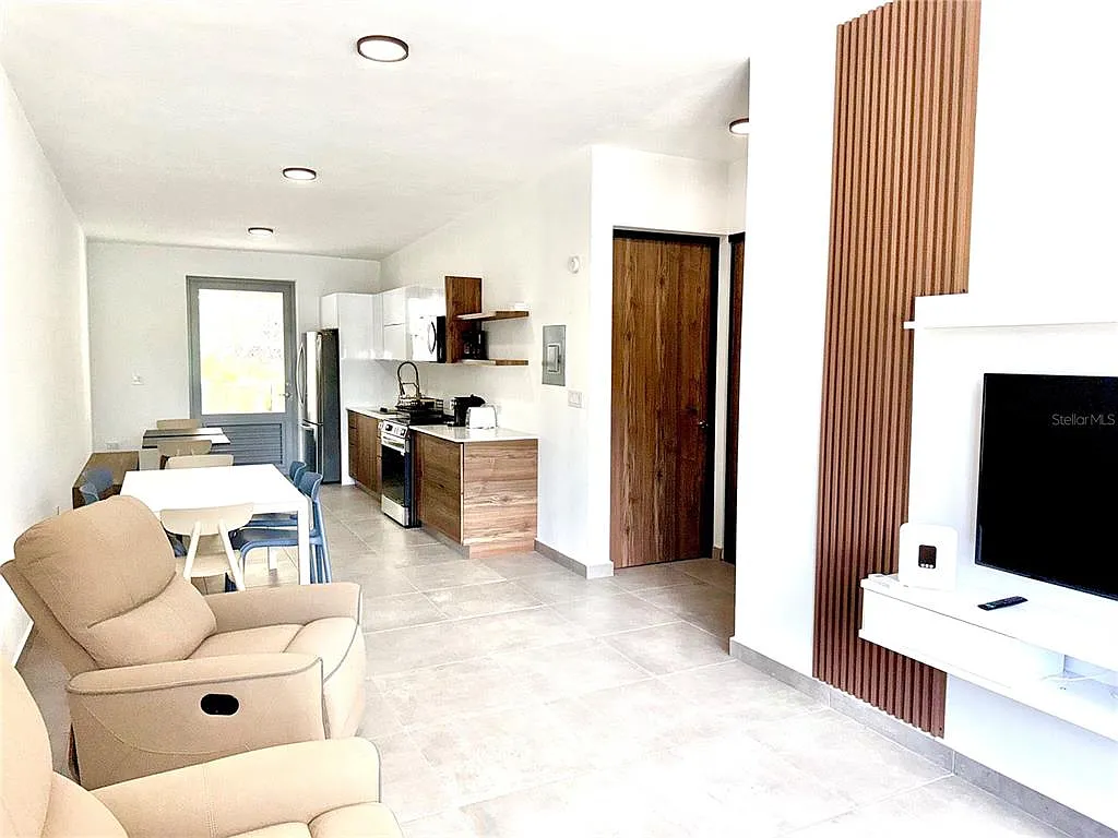 2 bed, 2.0 bath, 890 sqft, $2,500 — Photo 3