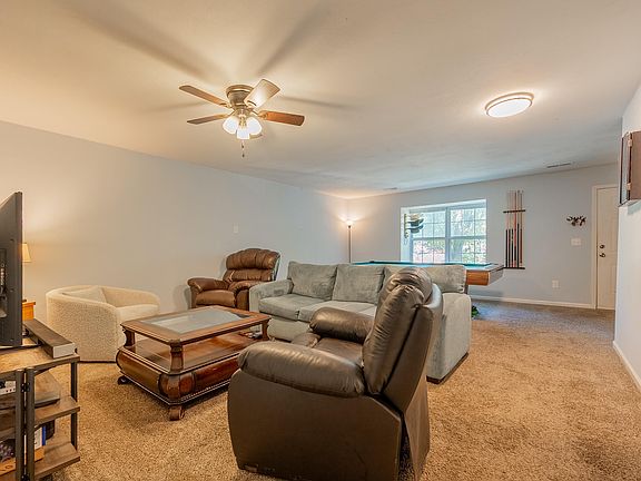 5th image of 403 Laurence Ln
