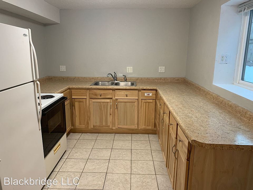 1st image of 322 Baker St E #2