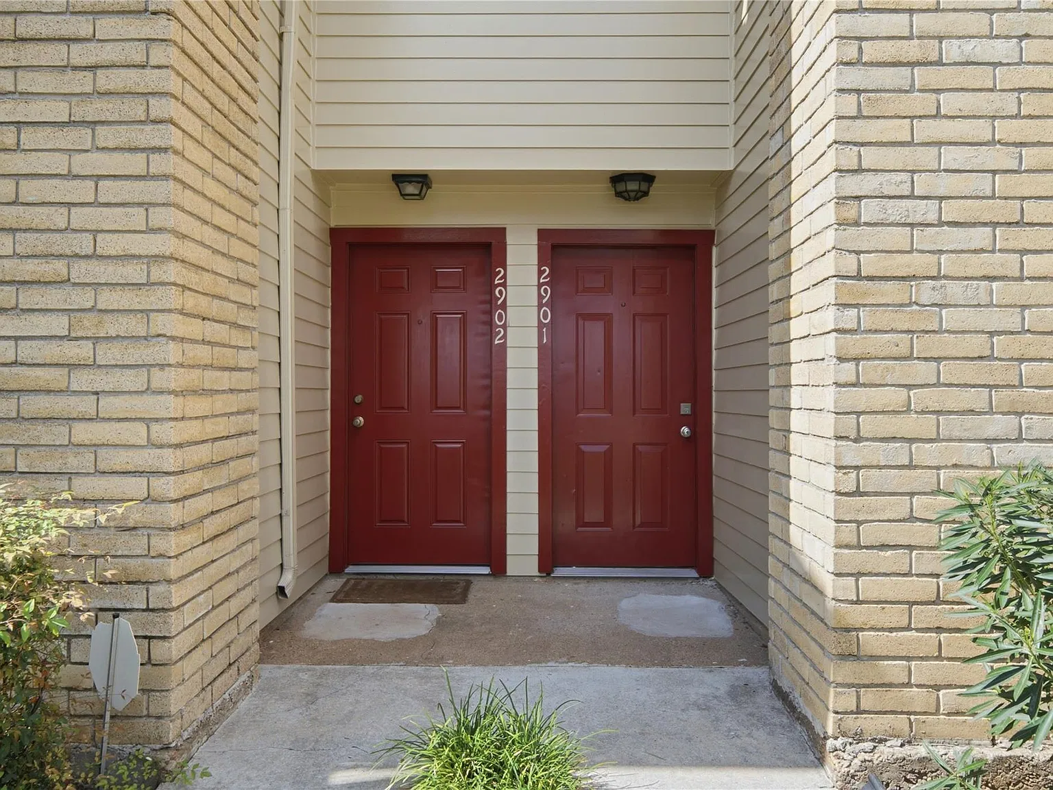 1 bed, 1.5 bath, 964 sqft, $1,300 — Photo 4
