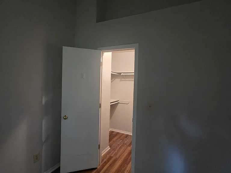 5722 Wells Cir — Photo 5