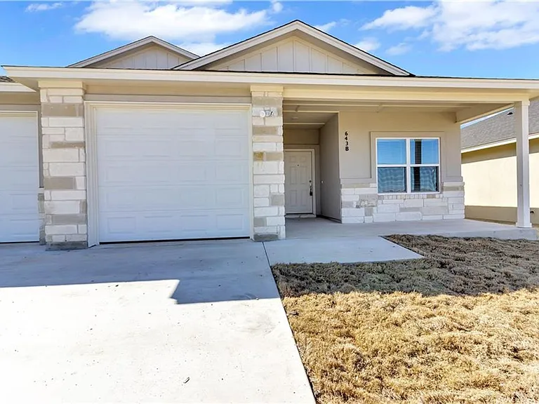 643 County Road 306 — Photo 2