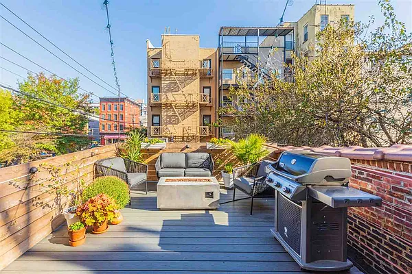 Sold by Keller Williams City Life Realty | media 4