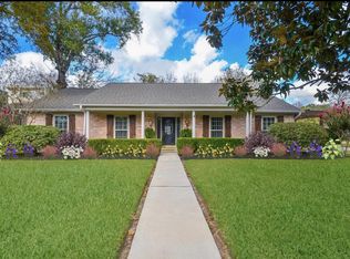 13814 Lynnwood Ln, Sugar Land, TX 77498