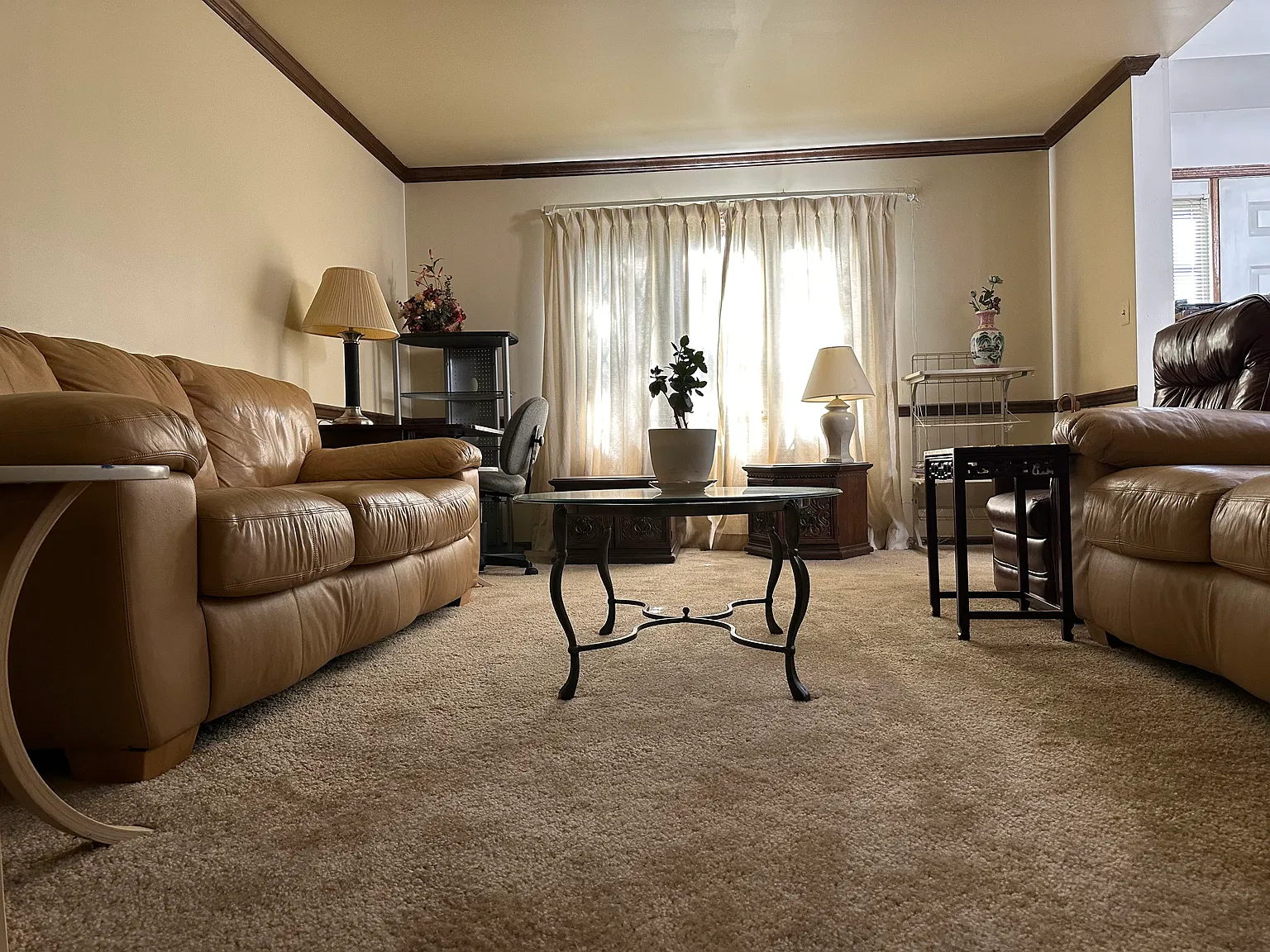 6 bed, 2.5 bath, 3127 sqft, $3,800 — Photo 2