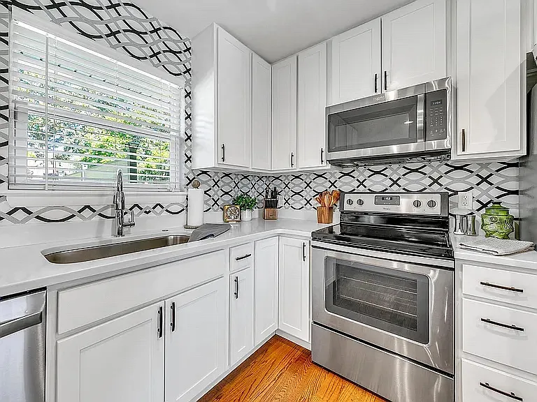 31 Maple Ave — Photo 7