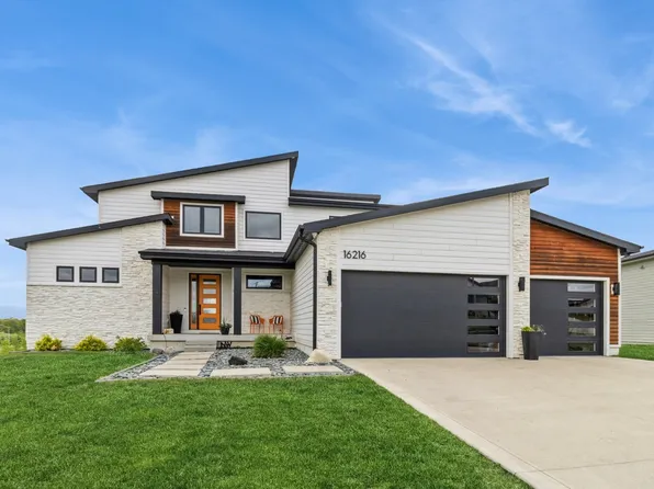 16216 Goldenrod Dr, Urbandale, IA 50323