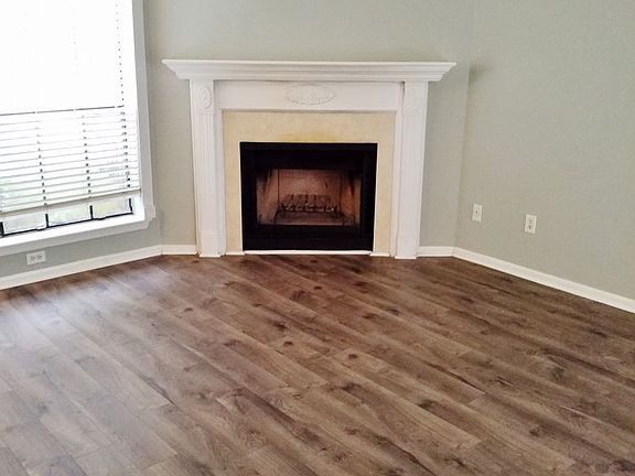 3rd image of 1620 Wellington Pl APT 202