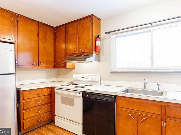 4th image of 712 W Beaver Ave APT D