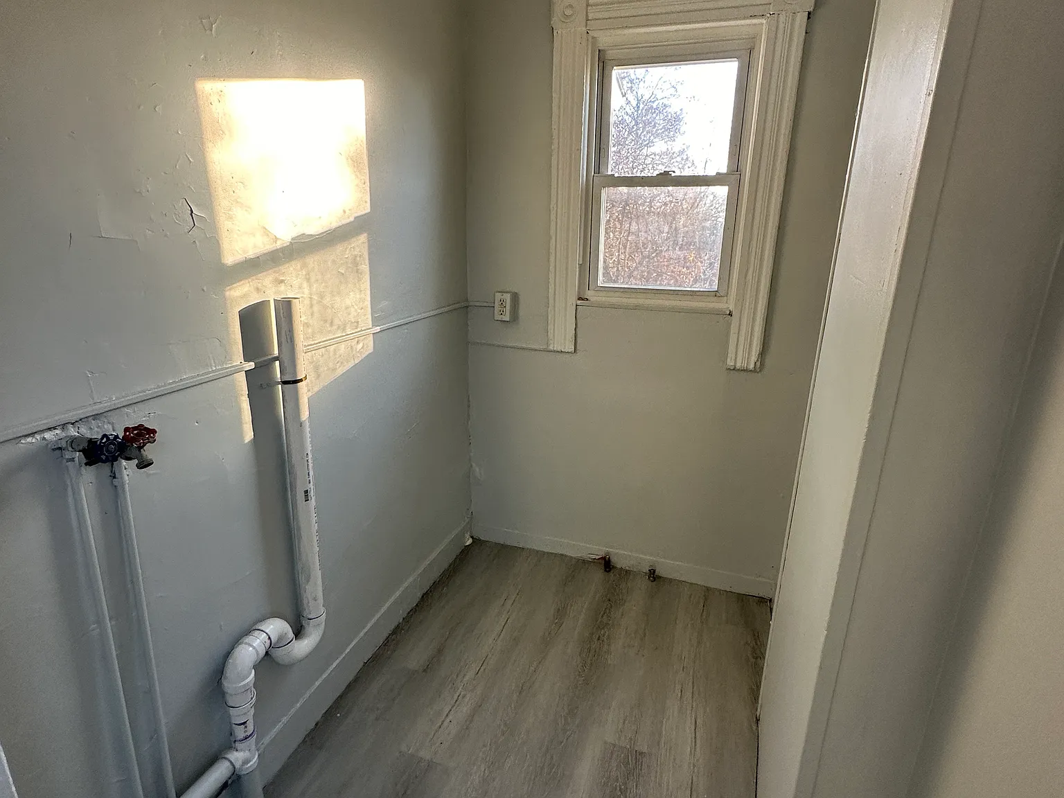 3 bed, 1100 sqft, $1,349 — Photo 3