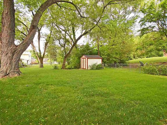 3rd image of 1814 E Saint Jude Ct