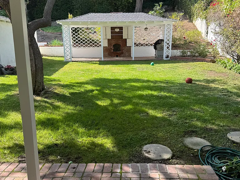 841 Warner Ave — Photo 2