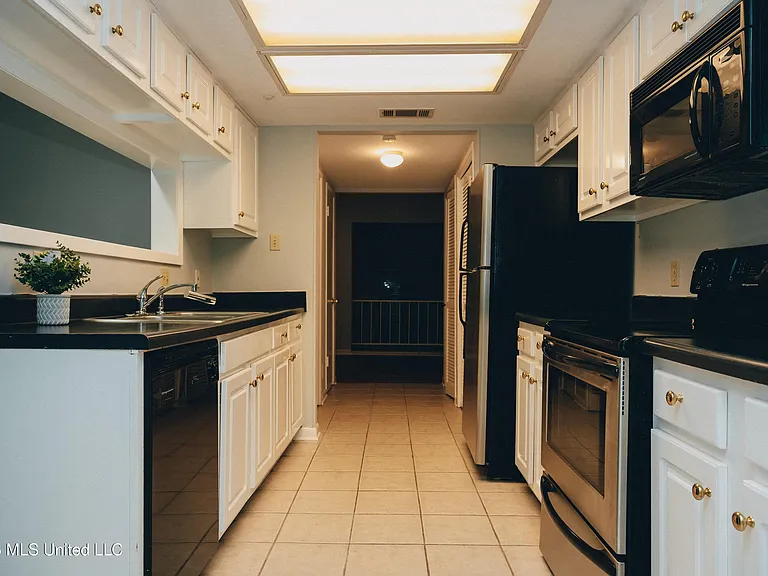 5125 Old Canton Rd #201 — Photo 8