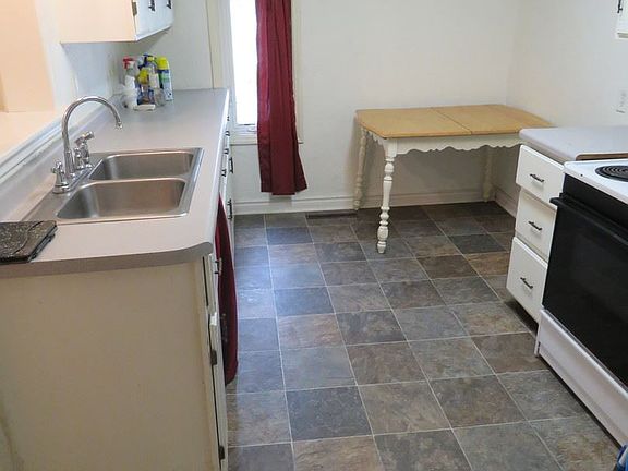 3rd image of 1014 University Dr N APT A