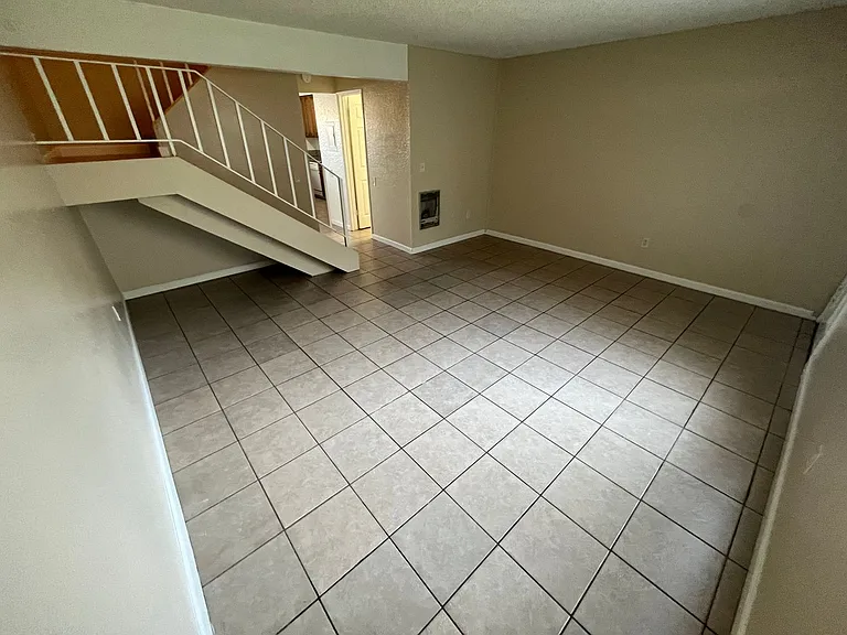 Westgate Villa Apartments — Photo 23