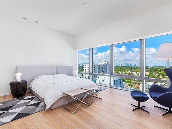 5th image of 2901 Collins Ave #1203