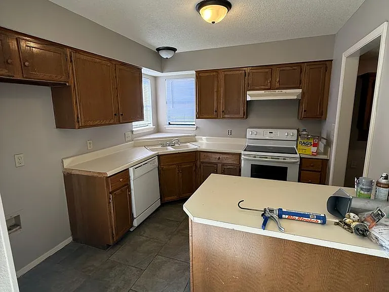 1502 Heather Ct — Photo 12
