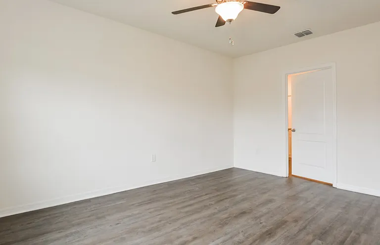 Kinsman Pointe — Photo 13