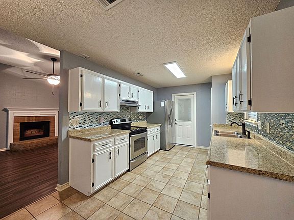 3rd image of 2214 Sherman Dr