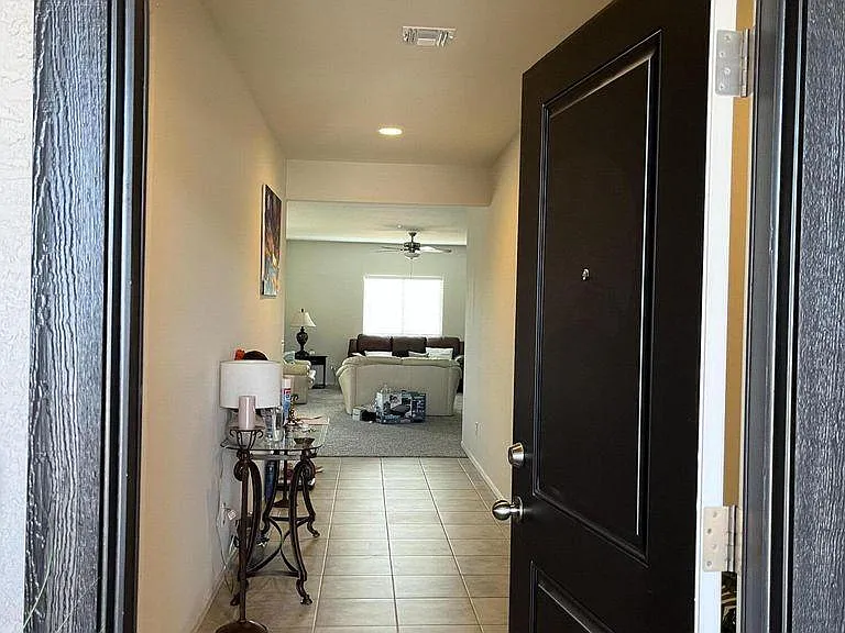 43745 W Yucca Ln — Photo 2