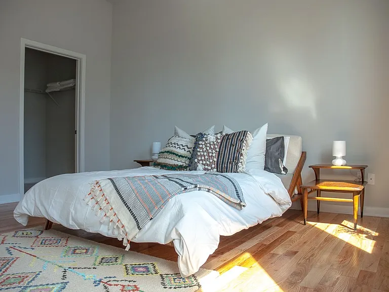 2007 Hope st apartments — Photo 6