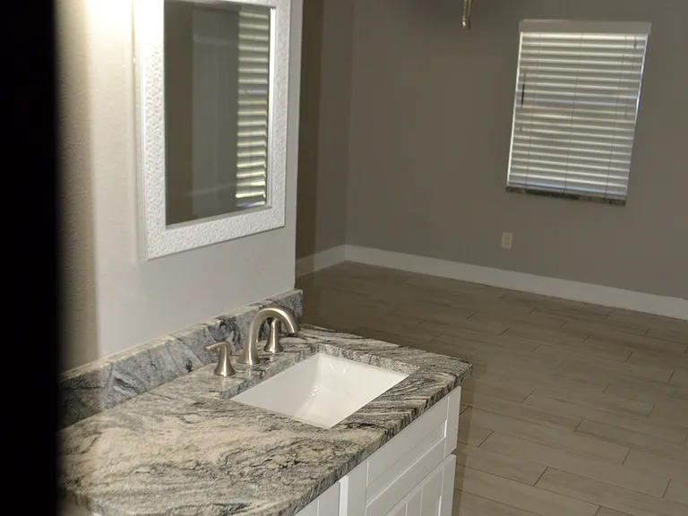 6204 W Knights Griffin Rd — Photo 11