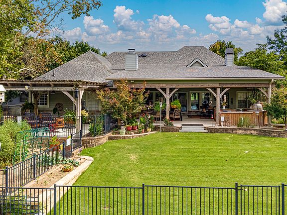 3rd image of 33141 Mockingbird Ln