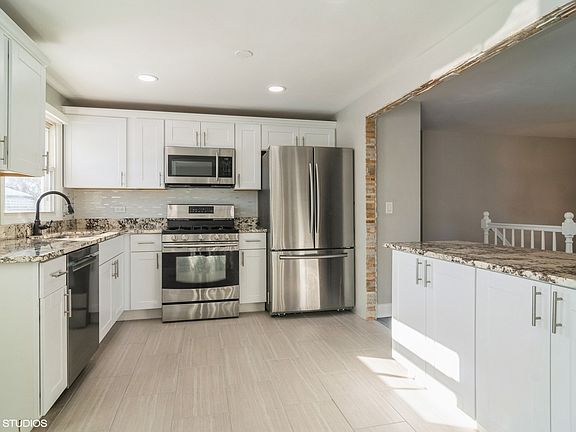 5th image of 1221 Hartmann Dr