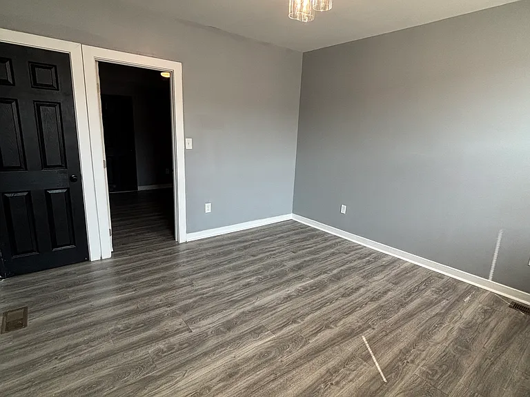 910 N Streeper St — Photo 11
