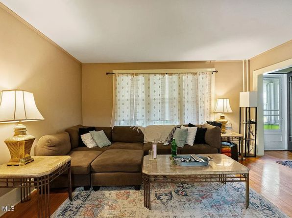 60 Pinewood Ave Floor 1