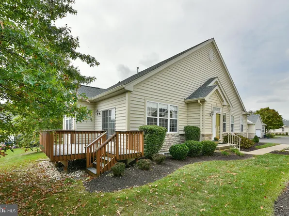 807 Devonshire Ct #60, Warrington, PA 18976