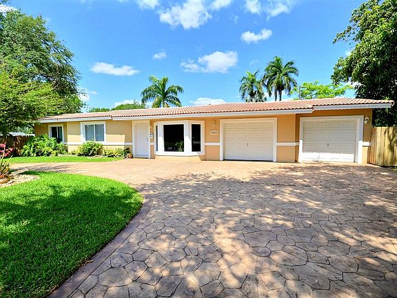 2nd image of 9211 SW 51st Pl