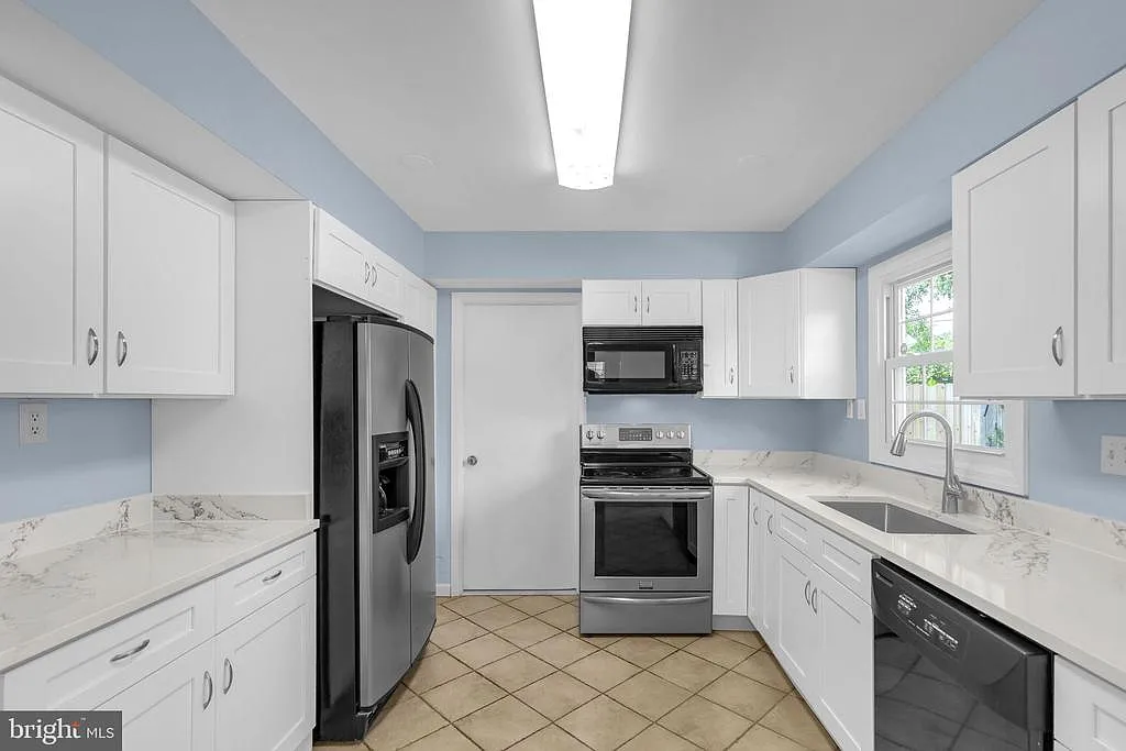 4 bed, 2.5 bath, 1872 sqft, $3,200 — Photo 1