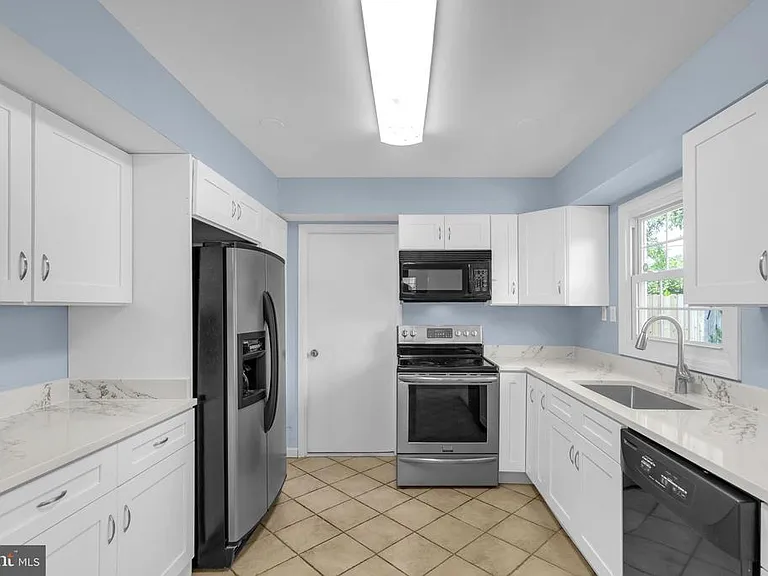 2807 Folsom Ln — Photo 1