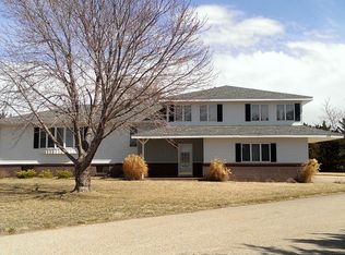 308 Beth Dr, Sterling, KS 67579