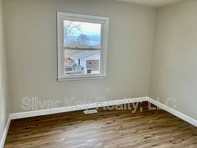 206 Riggs St — Photo 9