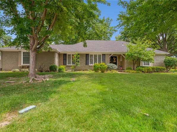9975 Marty St, Overland Park, KS 66212