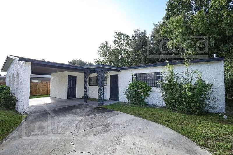3 bed, 2.0 bath, 1452 sqft, $2,125 — Photo 2