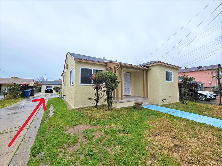 1008 S Bonnie Beach Pl #B — Photo 2