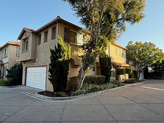 2nd image of 2167 Kingsbury Cir